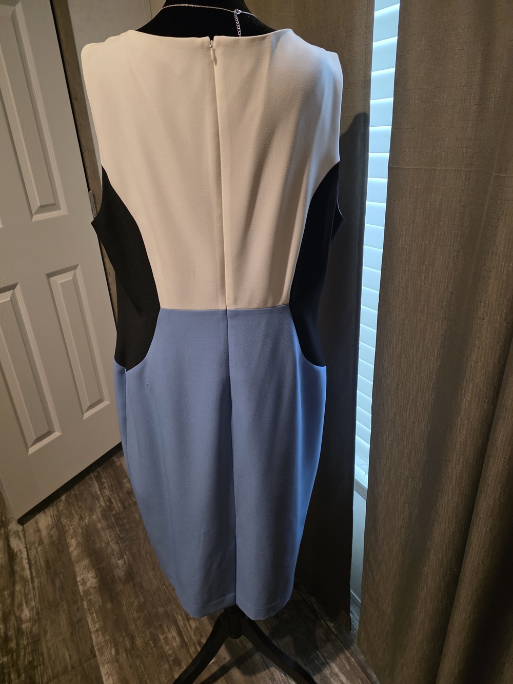 Kasper Sleeveless Colorblock Midi Dress in White, Black & Light Blue - Picture 3 of 6